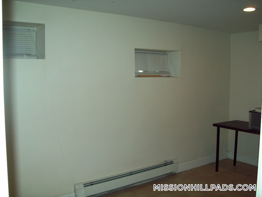 BOSTON - MISSION HILL - 3 Beds, 1 Bath - Image 31