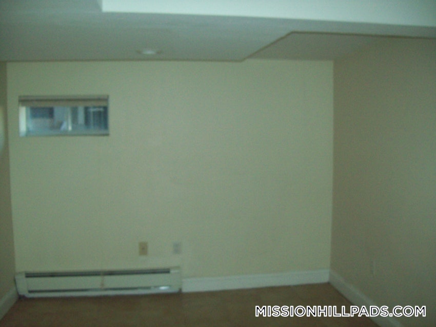 BOSTON - MISSION HILL - 3 Beds, 1 Bath - Image 30