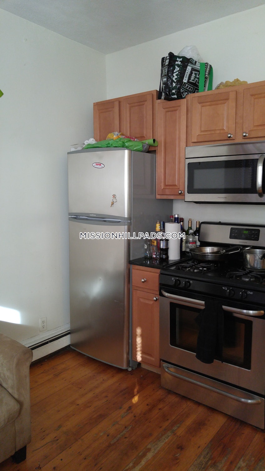 BOSTON - MISSION HILL - 4 Beds, 2 Baths - Image 4