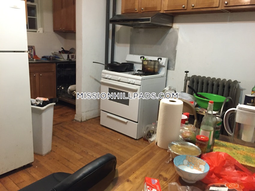 BOSTON - MISSION HILL - 4 Beds, 1 Bath - Image 46