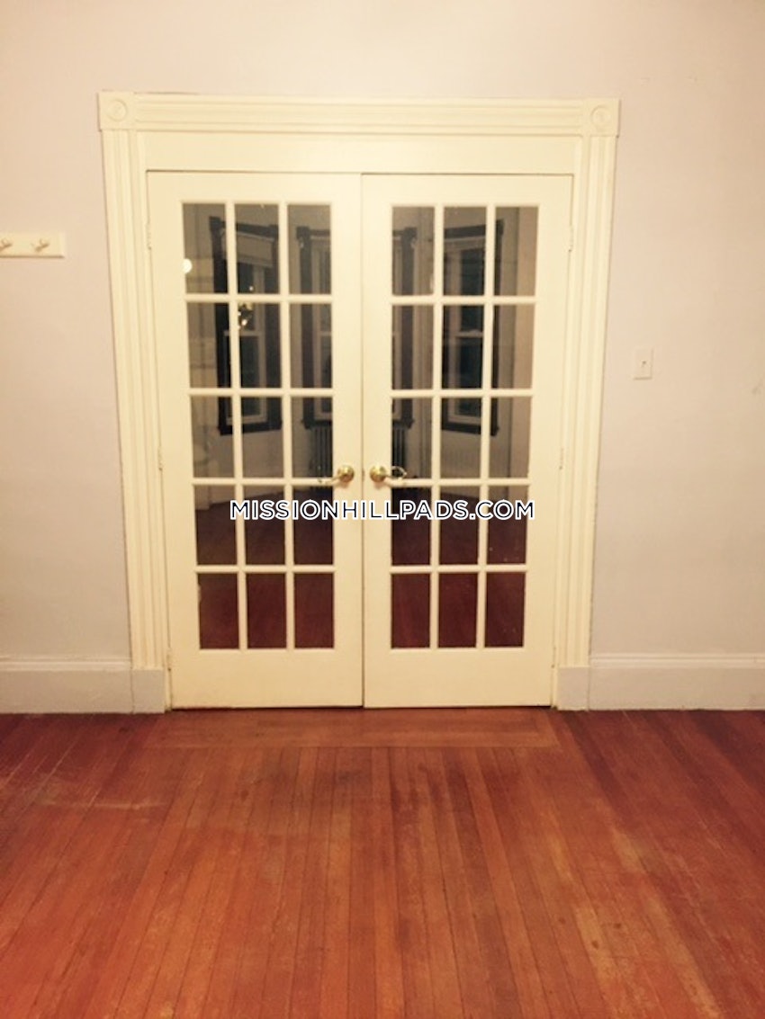 BOSTON - MISSION HILL - 1 Bed, 1 Bath - Image 8