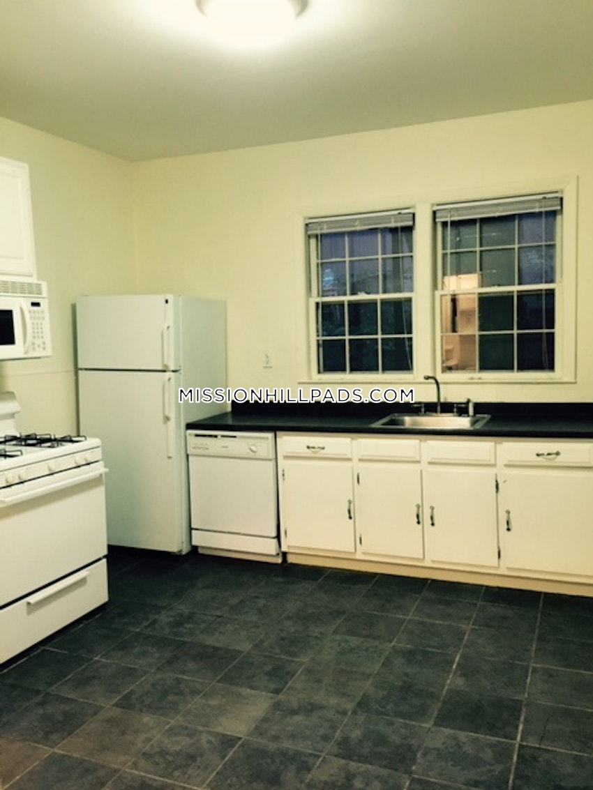 BOSTON - MISSION HILL - 1 Bed, 1 Bath - Image 2