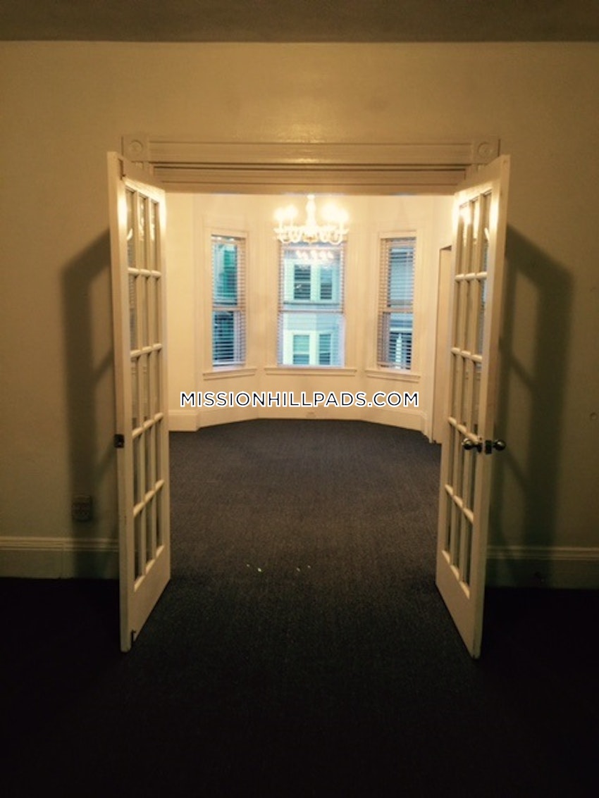 BOSTON - MISSION HILL - 1 Bed, 1 Bath - Image 14