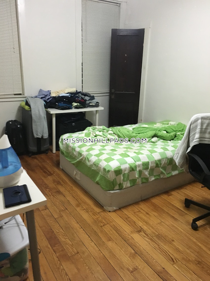 Boston - Mission Hill - 4 Beds, 1 Bath - Image 5