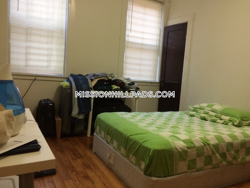 Boston - Mission Hill - 4 Beds, 1 Bath - Image 4