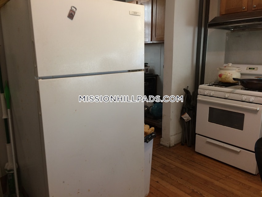 BOSTON - MISSION HILL - 4 Beds, 1 Bath - Image 33