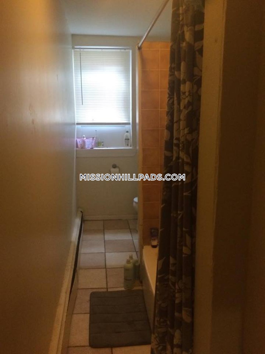 BOSTON - MISSION HILL - 1 Bed, 1 Bath - Image 12