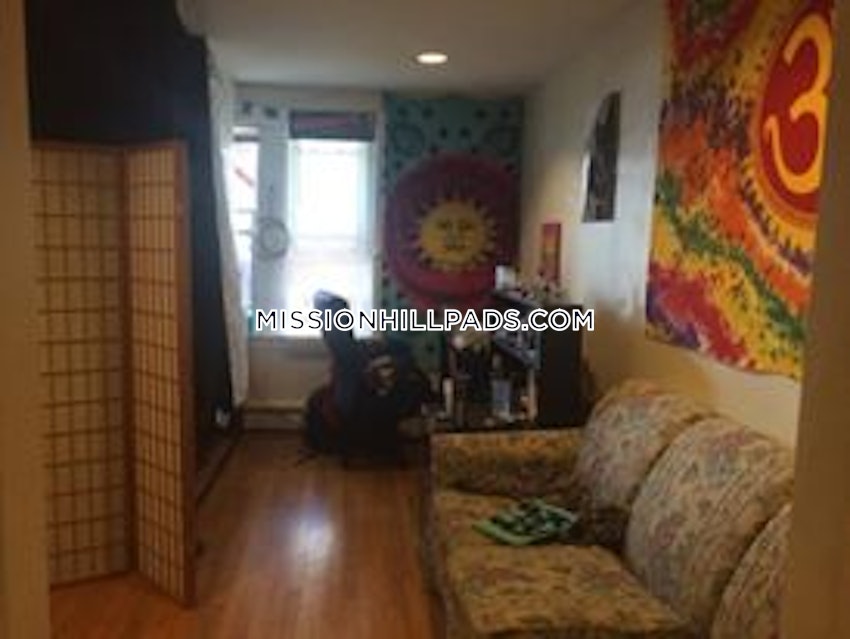 BOSTON - MISSION HILL - 1 Bed, 1 Bath - Image 2