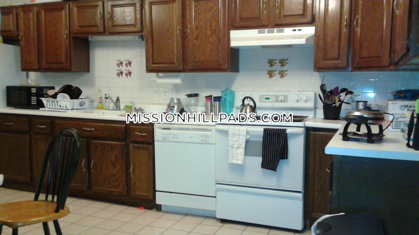 BOSTON - MISSION HILL - 2 Beds, 1 Bath - Image 5