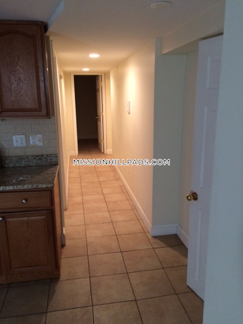 BOSTON - MISSION HILL - 3 Beds, 1 Bath - Image 21