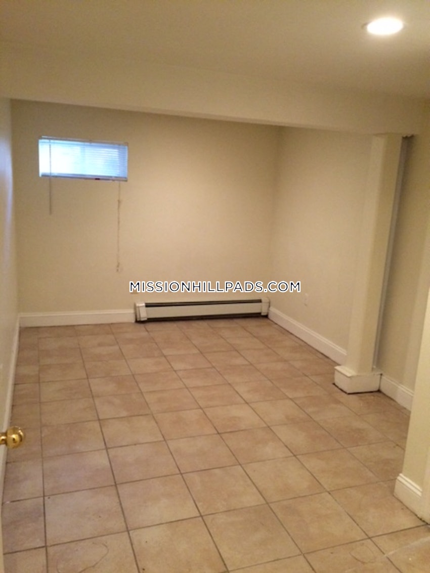 BOSTON - MISSION HILL - 3 Beds, 1 Bath - Image 20