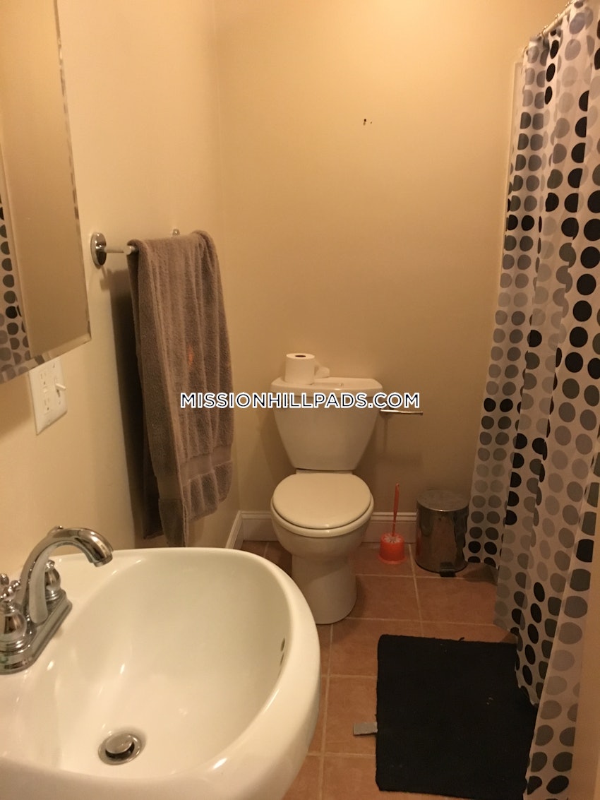 BOSTON - MISSION HILL - 1 Bed, 1 Bath - Image 1