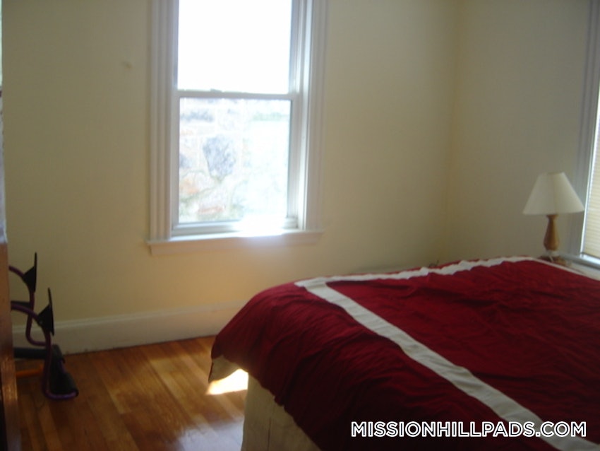 BOSTON - MISSION HILL - 3 Beds, 1 Bath - Image 32