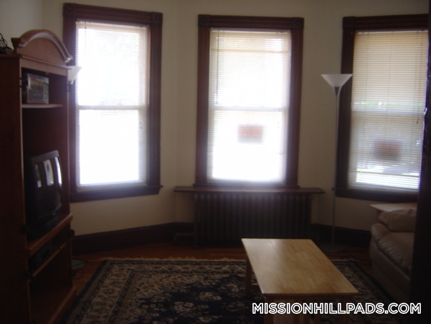 BOSTON - MISSION HILL - 3 Beds, 1 Bath - Image 26