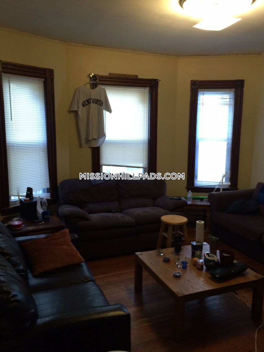 BOSTON - MISSION HILL - 4 Beds, 1 Bath - Image 10