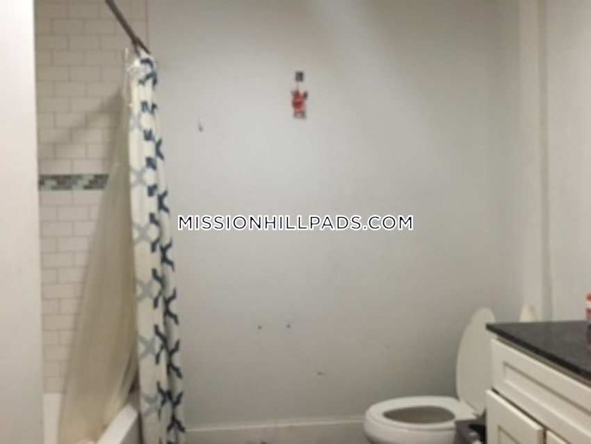 BOSTON - MISSION HILL - 4 Beds, 2 Baths - Image 76