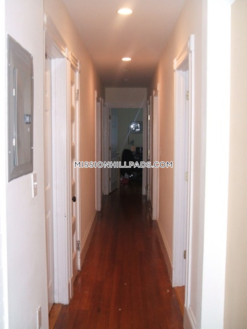 BOSTON - MISSION HILL - 5 Beds, 2 Baths - Image 12