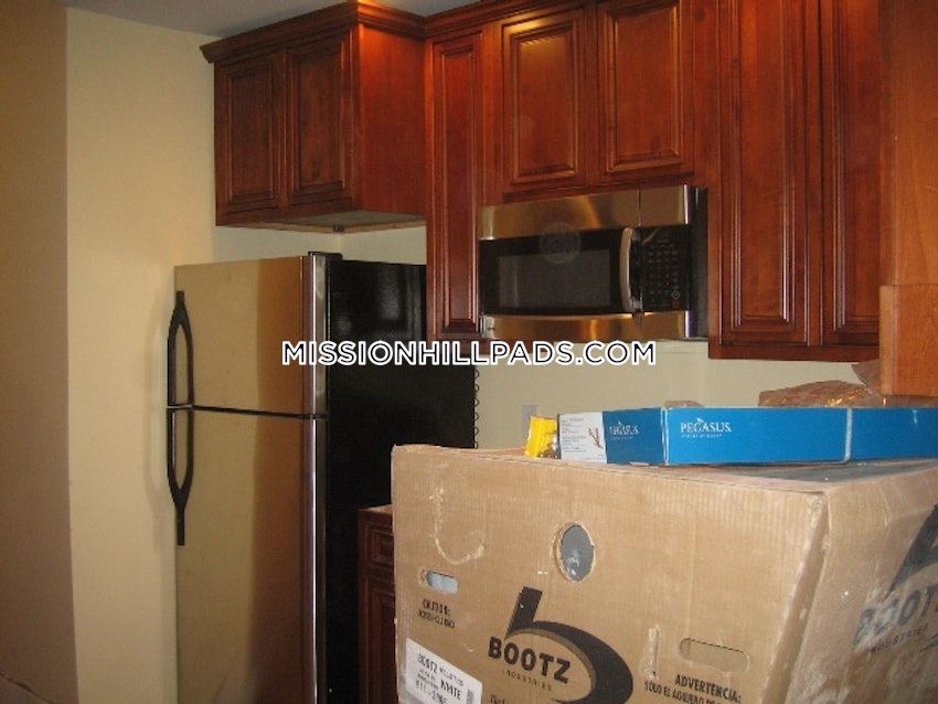 BOSTON - MISSION HILL - 5 Beds, 2 Baths - Image 2