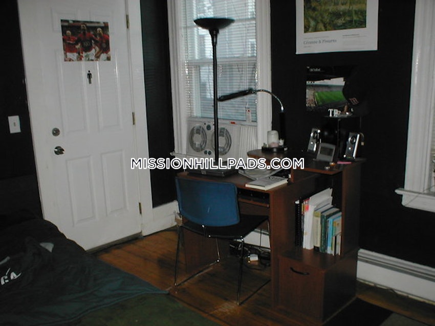 BOSTON - MISSION HILL - 4 Beds, 1.5 Baths - Image 92
