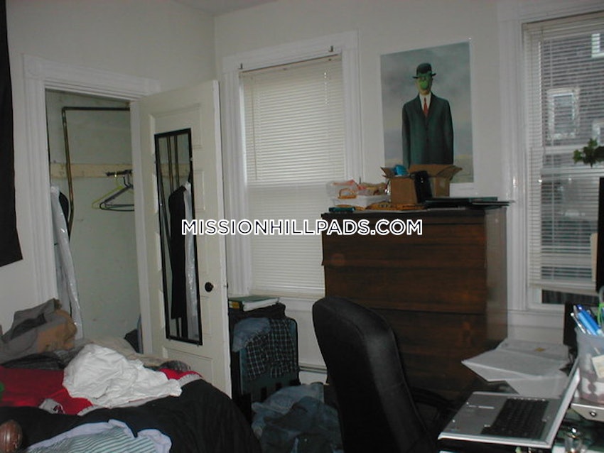 BOSTON - MISSION HILL - 4 Beds, 1.5 Baths - Image 91