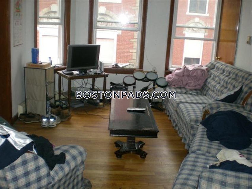 BOSTON - NORTH END - 2 Beds, 1 Bath - Image 16