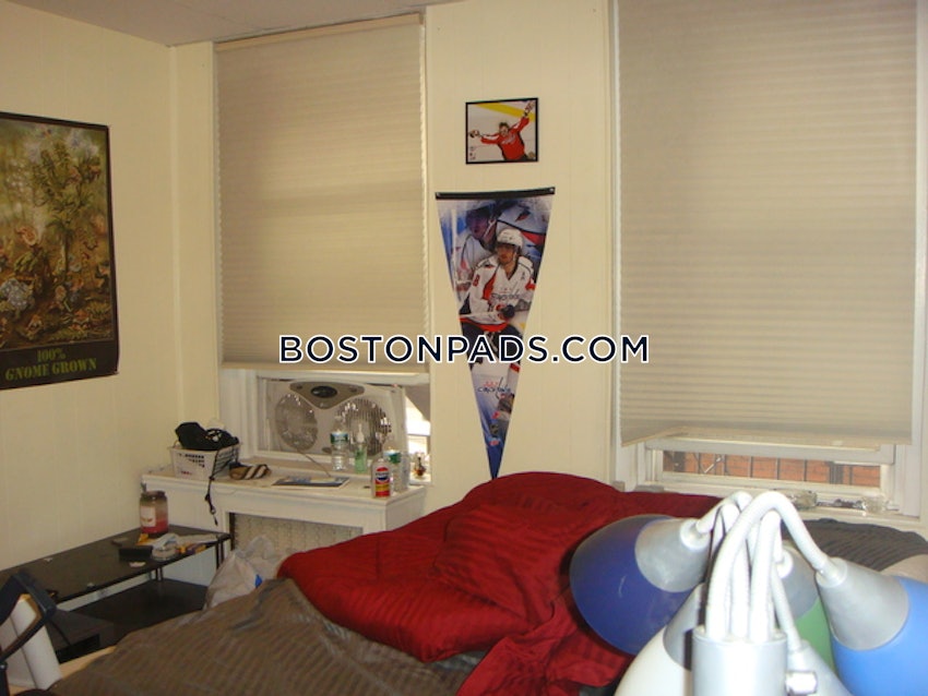 BOSTON - NORTH END - 3 Beds, 1 Bath - Image 2