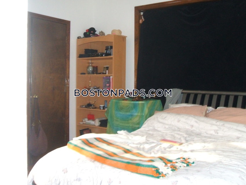 BOSTON - NORTH END - 2 Beds, 1 Bath - Image 2