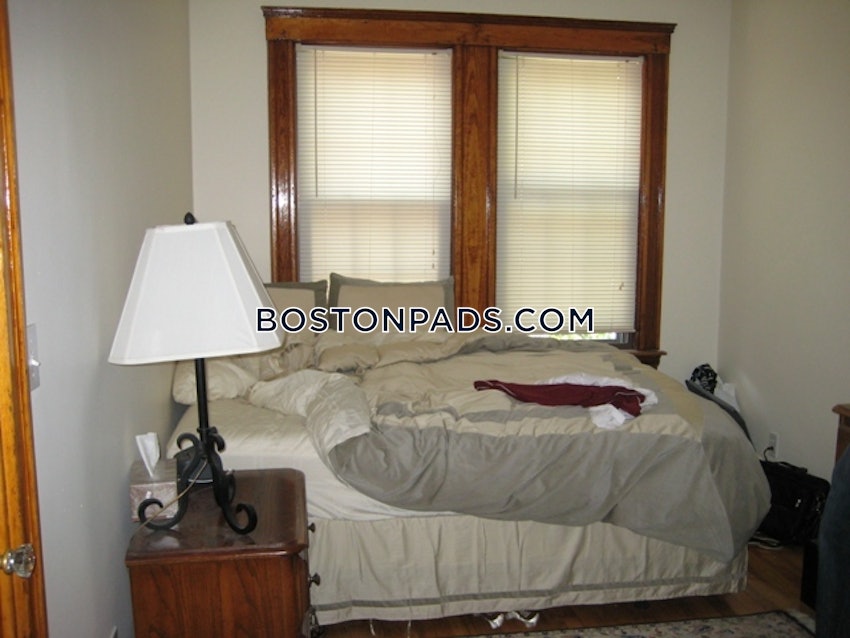 BOSTON - NORTH END - 3 Beds, 1 Bath - Image 4