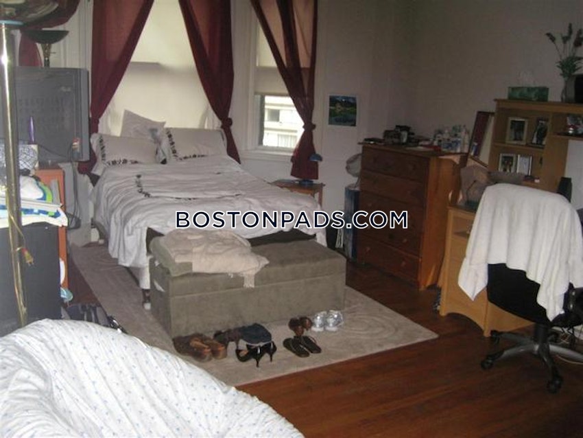 BOSTON - FENWAY/KENMORE - 4 Beds, 1 Bath - Image 5