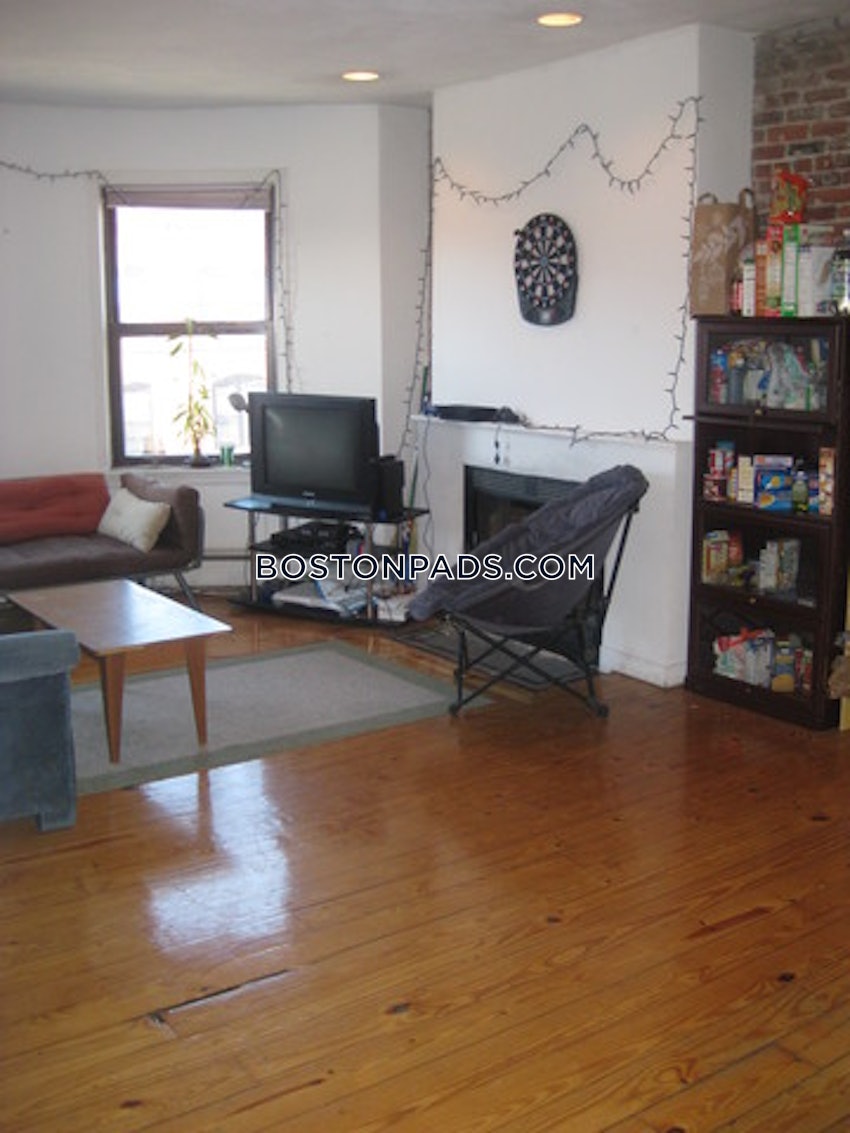 BOSTON - NORTHEASTERN/SYMPHONY - 4 Beds, 1 Bath - Image 2