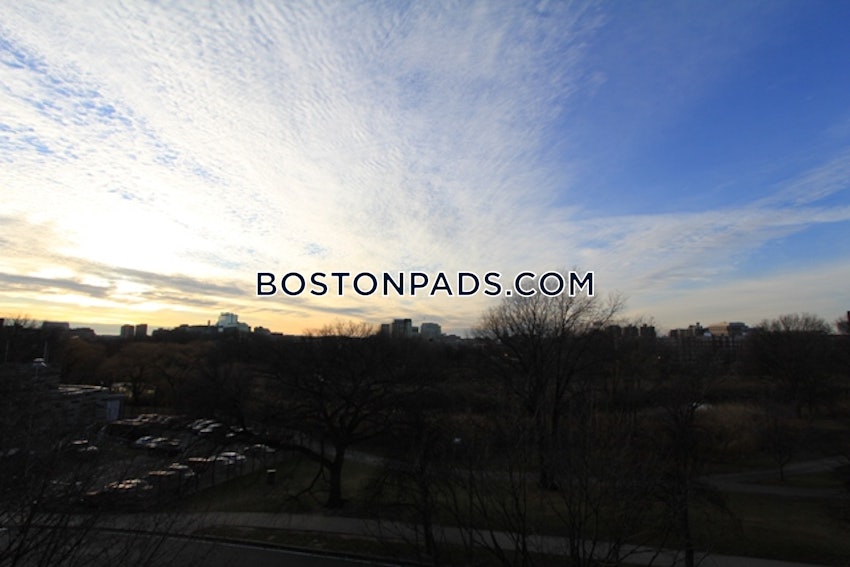 BOSTON - NORTHEASTERN/SYMPHONY - 3 Beds, 2 Baths - Image 1