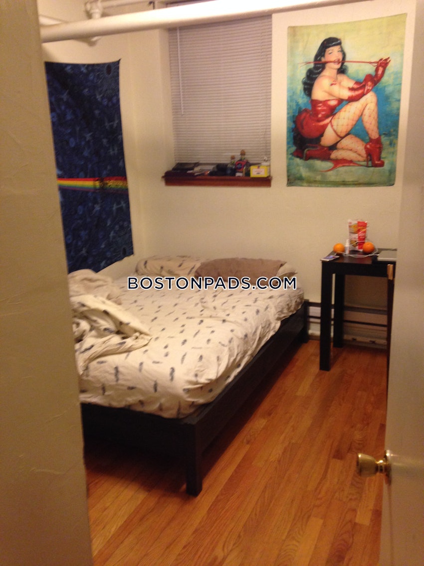 BOSTON - NORTHEASTERN/SYMPHONY - 4 Beds, 1 Bath - Image 4