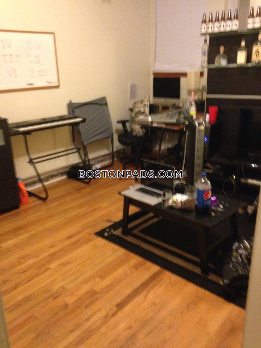 BOSTON - NORTHEASTERN/SYMPHONY - 4 Beds, 1 Bath - Image 8