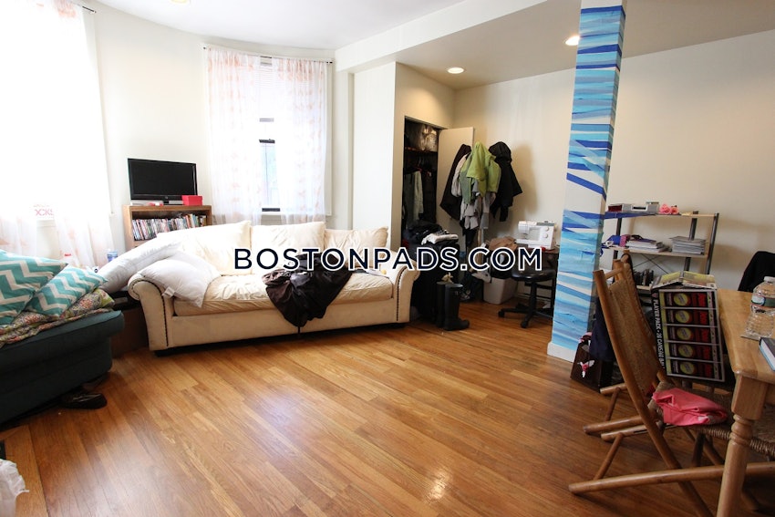 BOSTON - NORTHEASTERN/SYMPHONY - 3 Beds, 1 Bath - Image 1