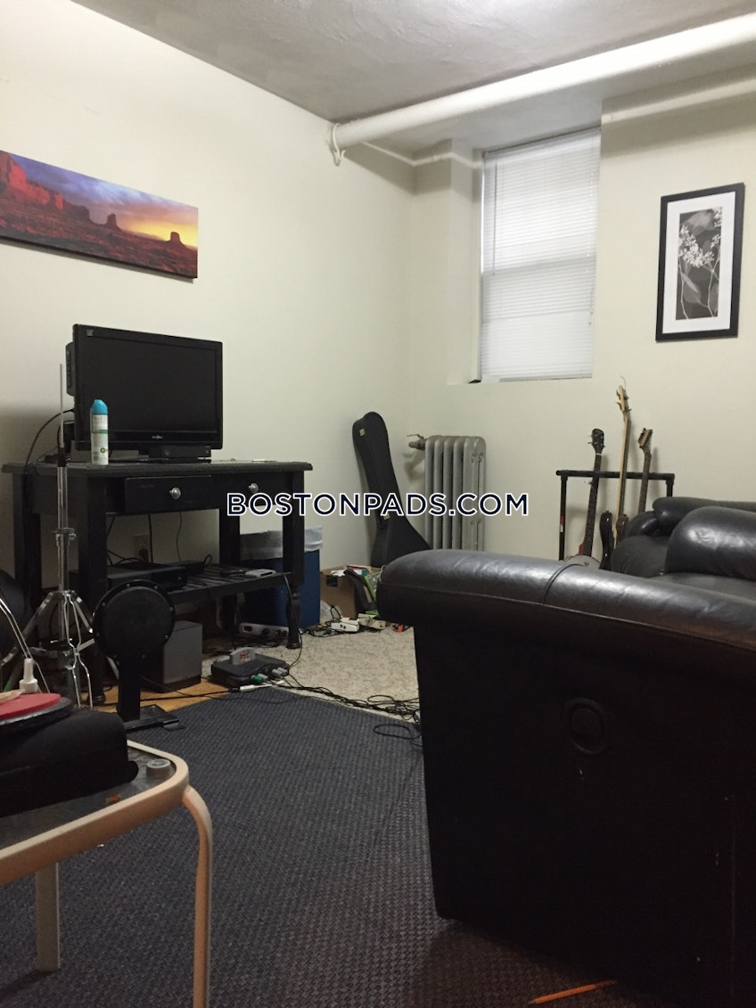 Boston - $3,900+ /month