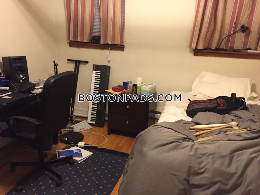 BOSTON - NORTHEASTERN/SYMPHONY - 4 Beds, 1 Bath - Image 3