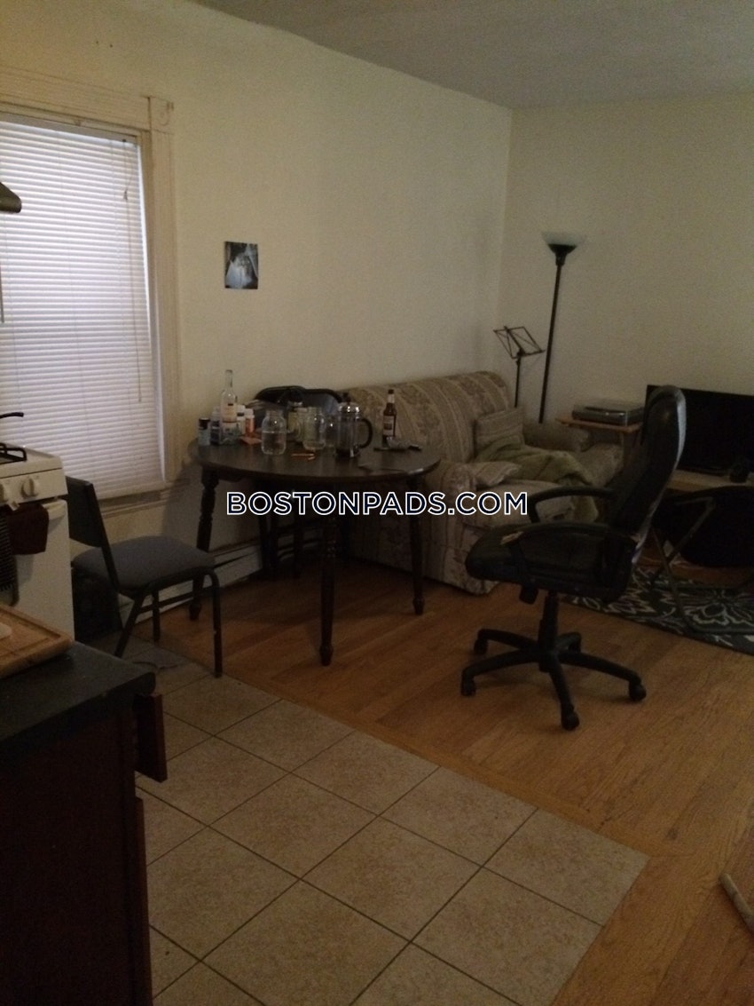 Boston - Northeastern/Symphony - 3 Beds, 1 Bath - Image 11