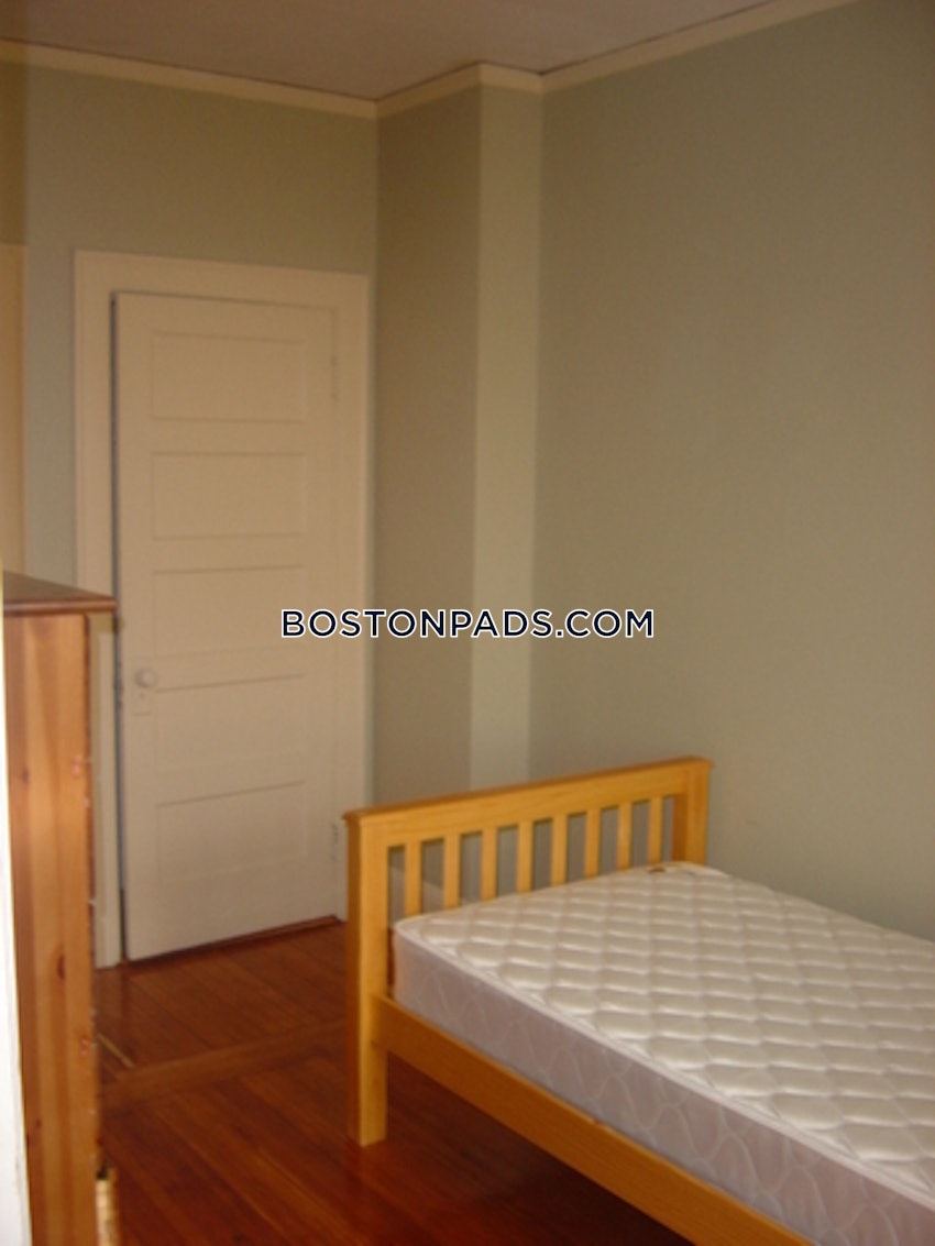 BOSTON - NORTHEASTERN/SYMPHONY - 4 Beds, 2 Baths - Image 3