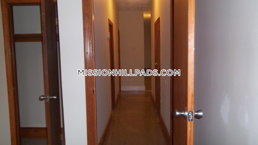 BOSTON - ROXBURY - 4 Beds, 1 Bath - Image 4