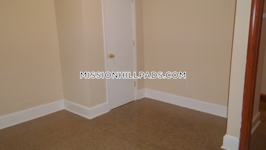 BOSTON - ROXBURY - 4 Beds, 1 Bath - Image 13