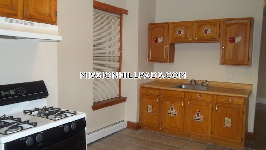 BOSTON - ROXBURY - 4 Beds, 1 Bath - Image 1