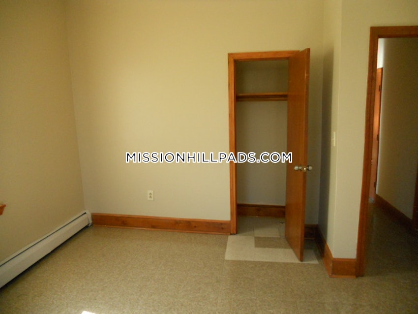 BOSTON - ROXBURY - 4 Beds, 1 Bath - Image 6