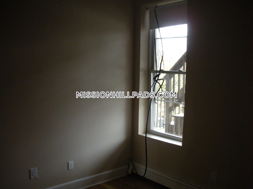 BOSTON - ROXBURY - 2 Beds, 1 Bath - Image 5