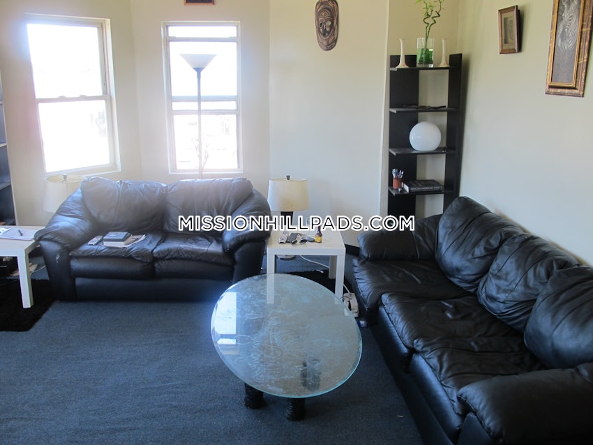 BOSTON - ROXBURY - 4 Beds, 1 Bath - Image 3