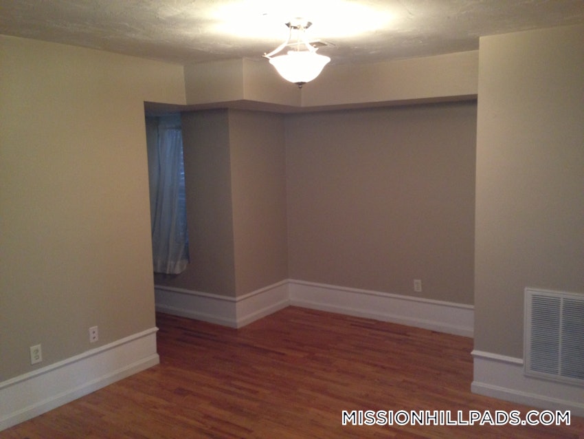 BOSTON - ROXBURY - 3 Beds, 1 Bath - Image 29