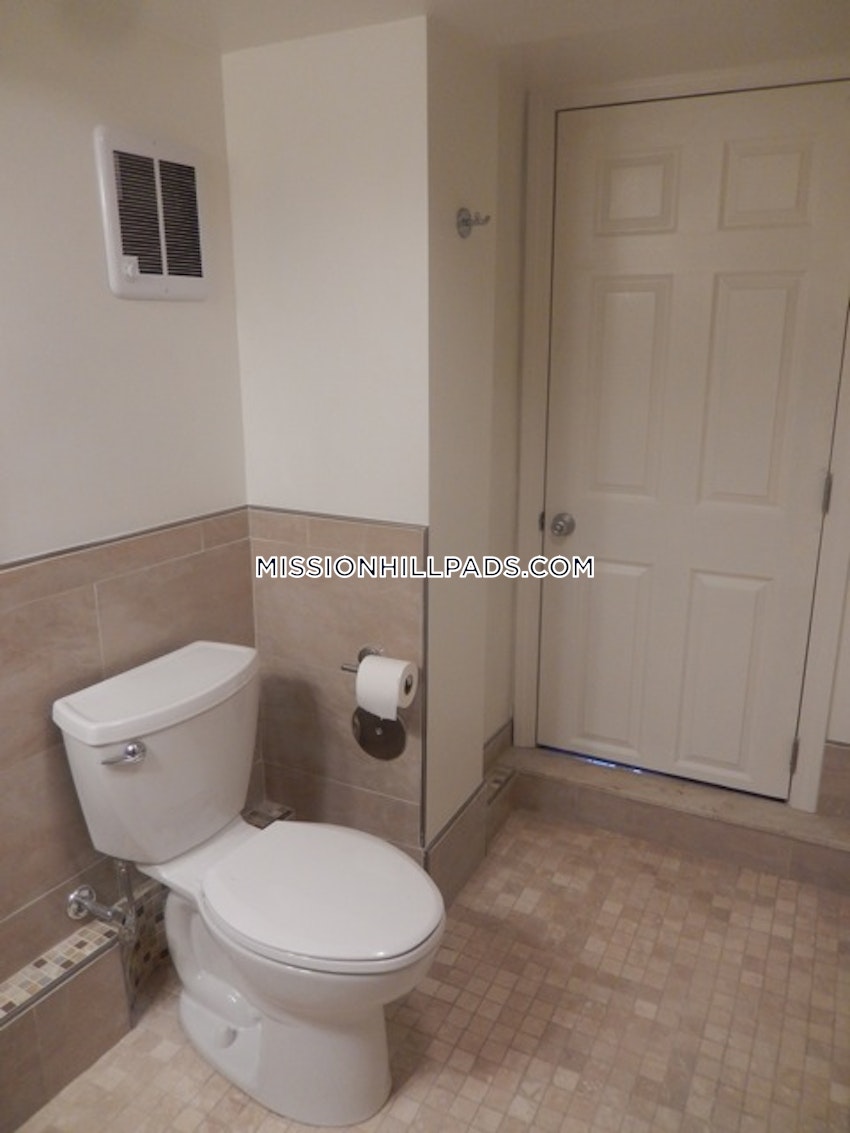 BOSTON - FORT HILL - 4 Beds, 2 Baths - Image 37