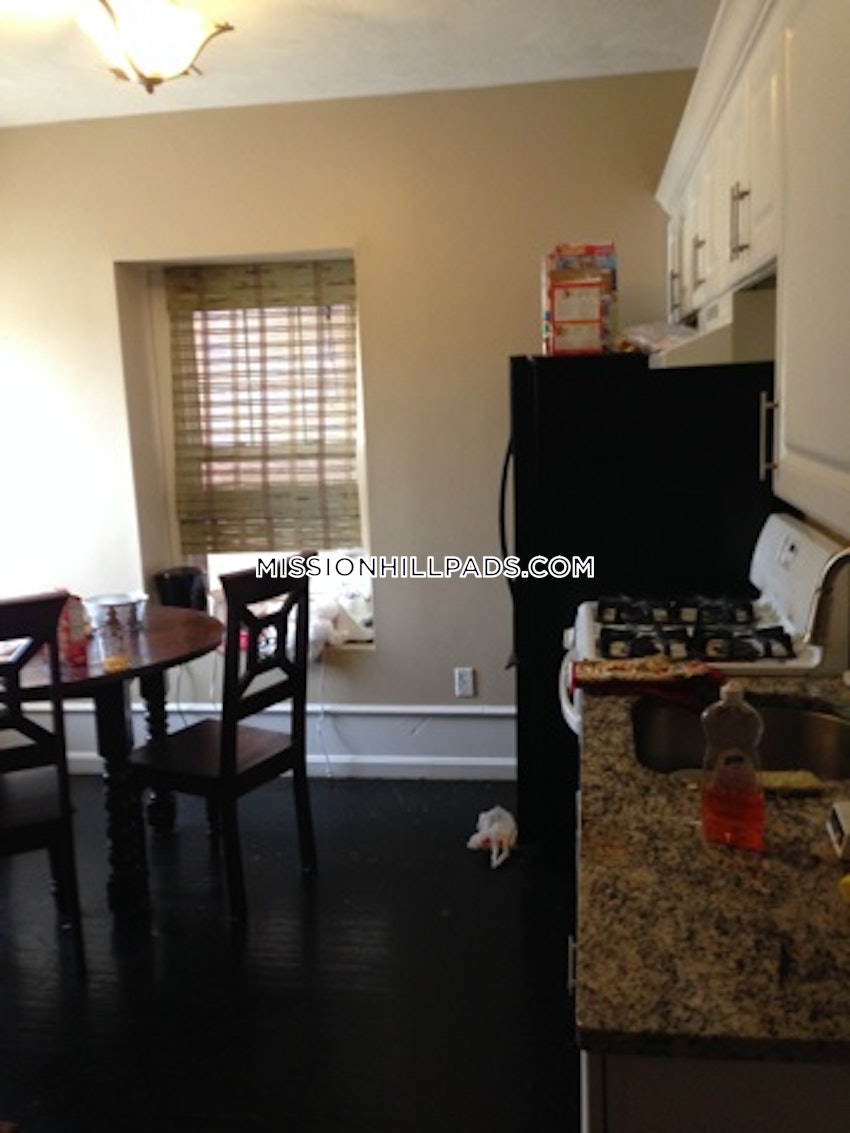 BOSTON - ROXBURY - 3 Beds, 1 Bath - Image 32