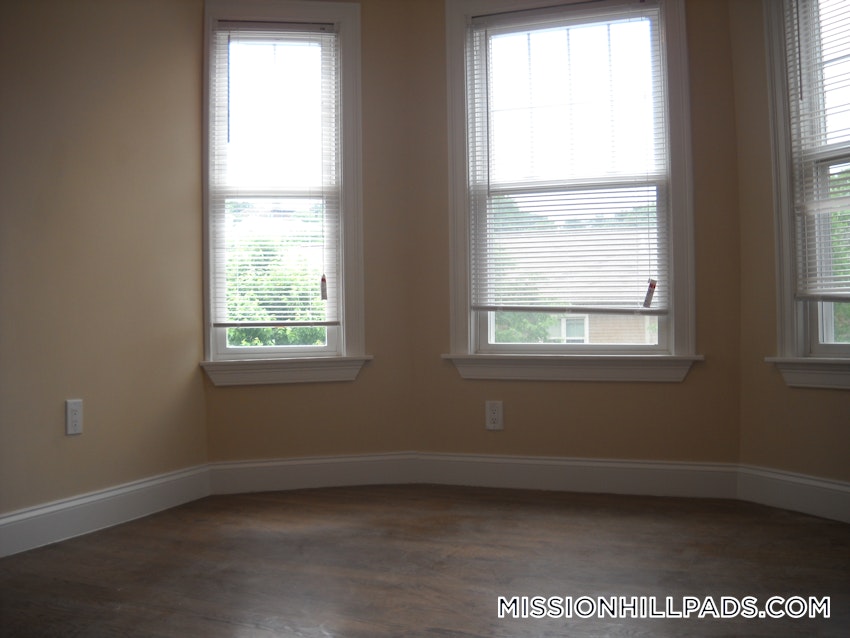 BOSTON - ROXBURY - 3 Beds, 2 Baths - Image 13