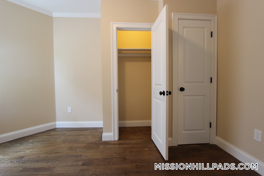 BOSTON - ROXBURY - 2 Beds, 1 Bath - Image 4