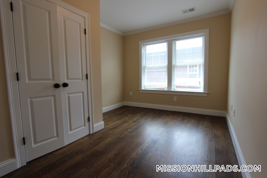 BOSTON - ROXBURY - 2 Beds, 1 Bath - Image 11